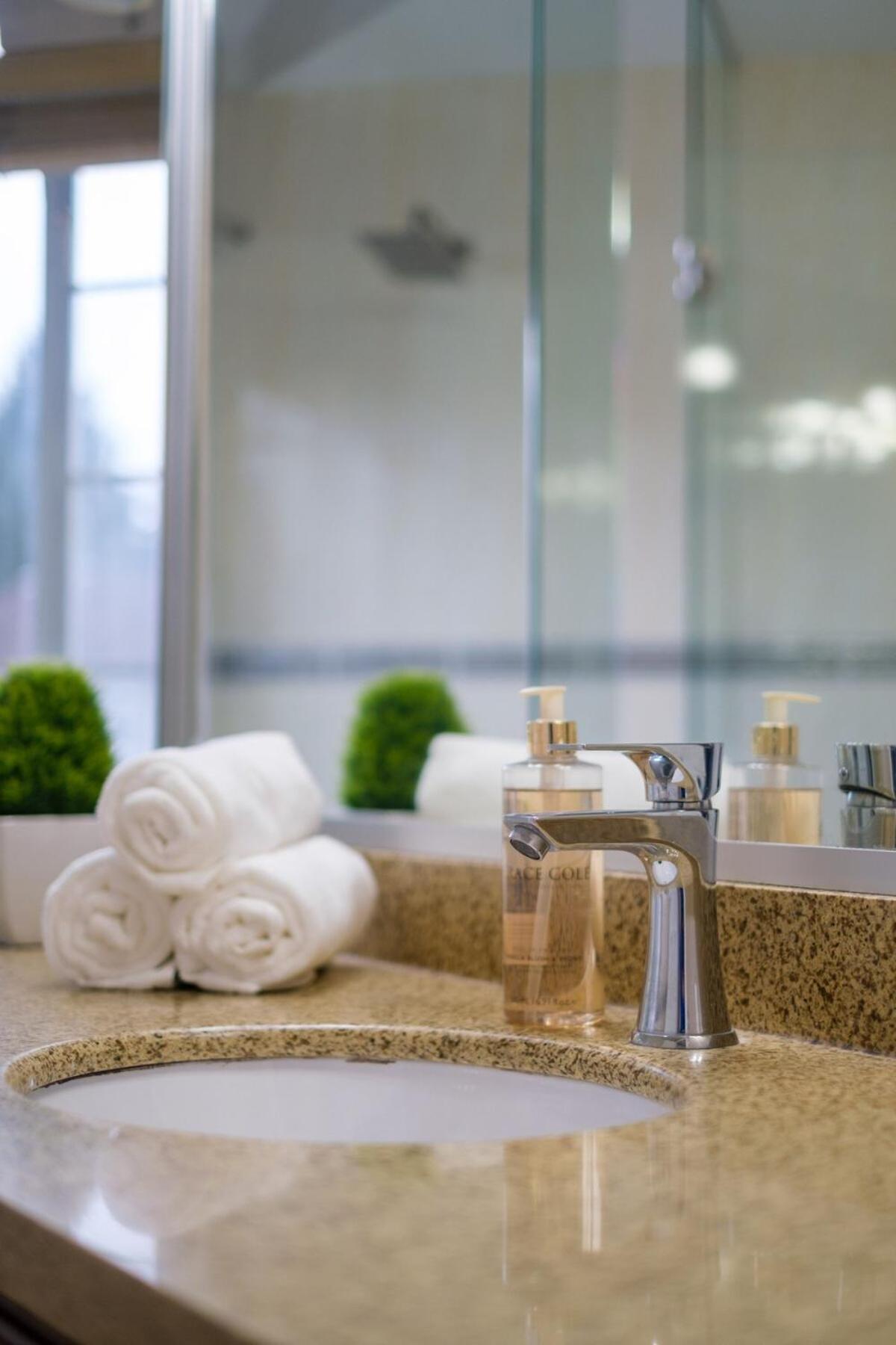 Spacious 4Br W Ensuites Mins To Downtown Yvr Ubc Vancouver Esterno foto