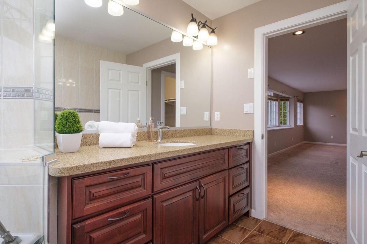 Spacious 4Br W Ensuites Mins To Downtown Yvr Ubc Vancouver Esterno foto