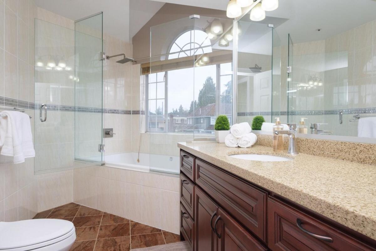 Spacious 4Br W Ensuites Mins To Downtown Yvr Ubc Vancouver Esterno foto